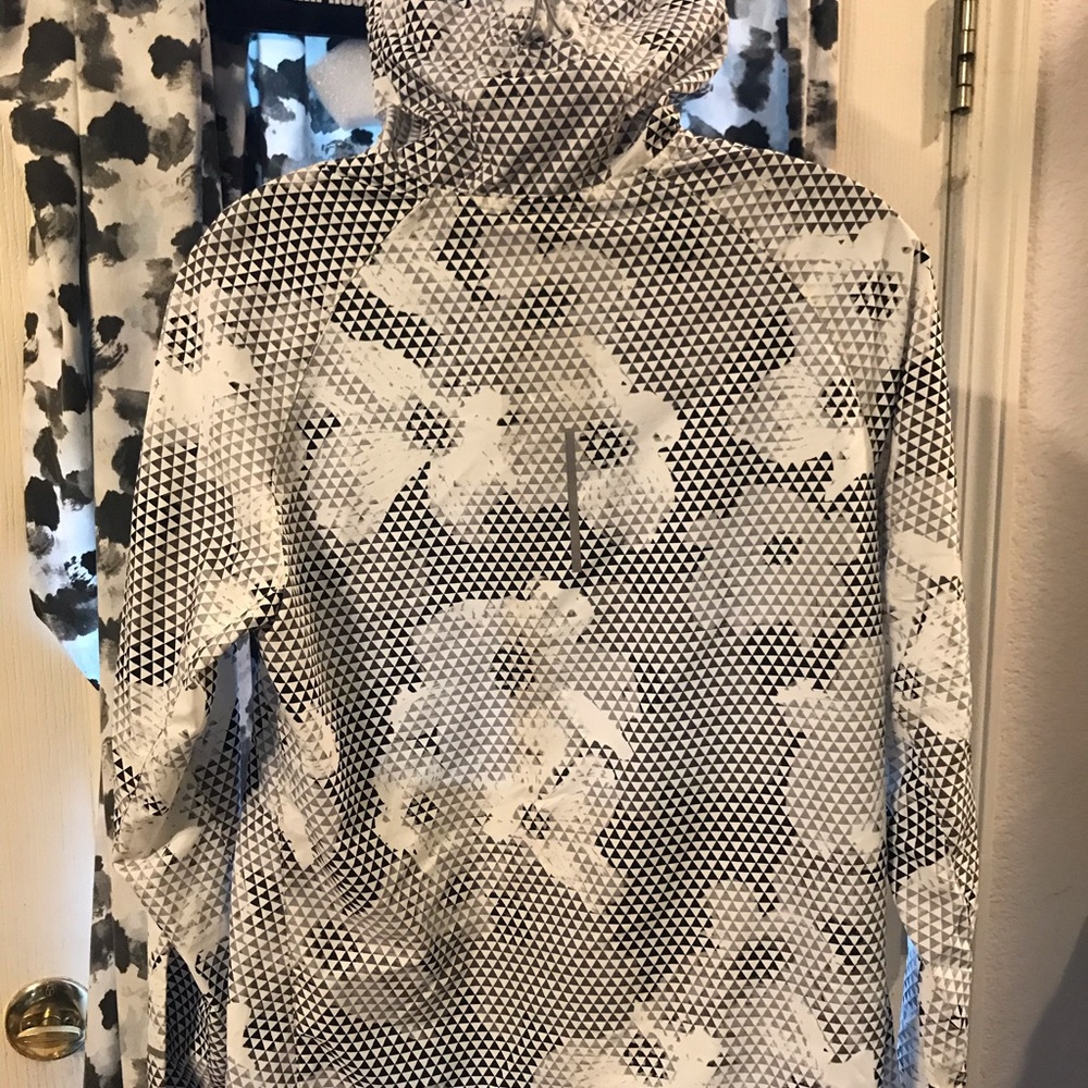 Nike Women’s Running Jacket - Picture 4 of 6